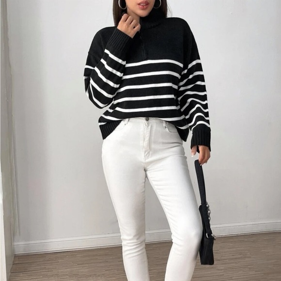 Black and white striped pattern half step knit sweater - Picture 2 of 3